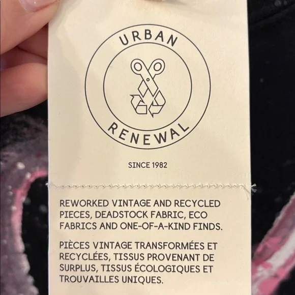 NWT Urban Renewal Remade Bow Painted Sweatshirt in Black, size L PTP 25” - Picture 7 of 14